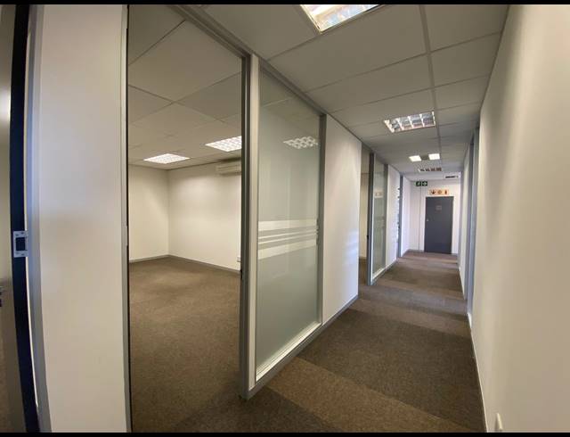 701M² OFFICE TO LET IN BRYANSTON
